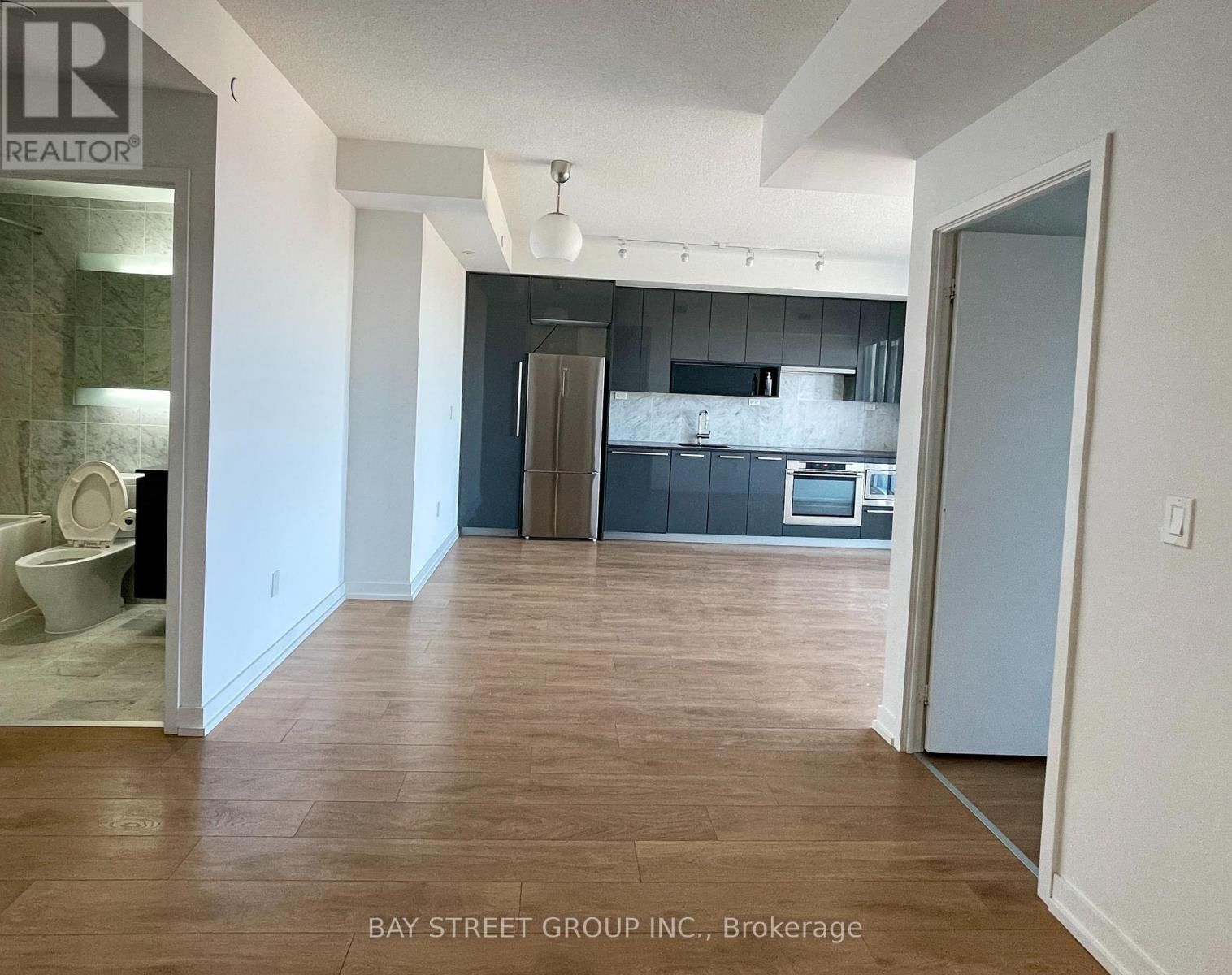 SPH 10 - 117 MCMAHON DRIVE Image 8