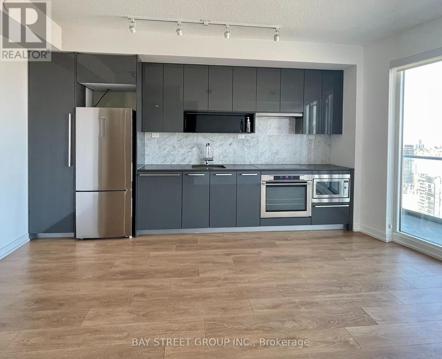 SPH 10 - 117 MCMAHON DRIVE Image 9