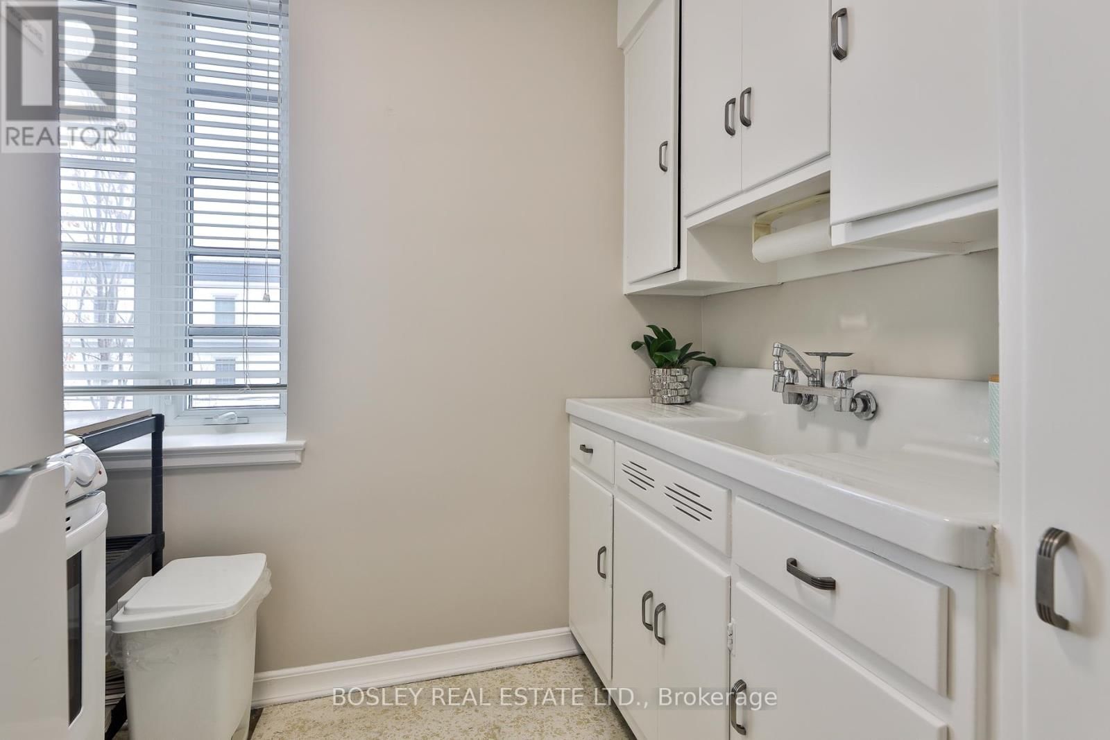 201 - 707 EGLINTON AVENUE WEST Image 17