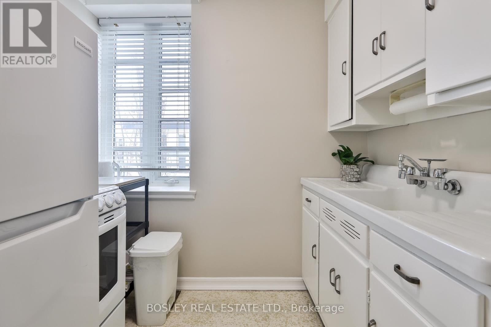 201 - 707 EGLINTON AVENUE WEST Image 18