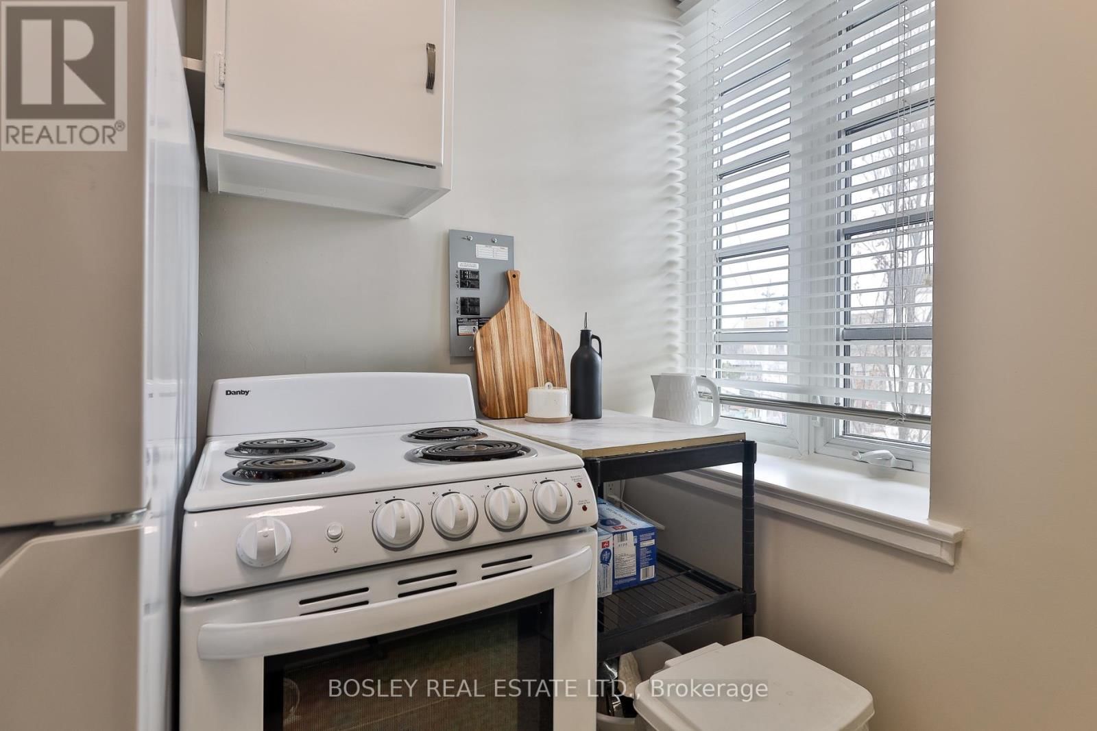 201 - 707 EGLINTON AVENUE WEST Image 19