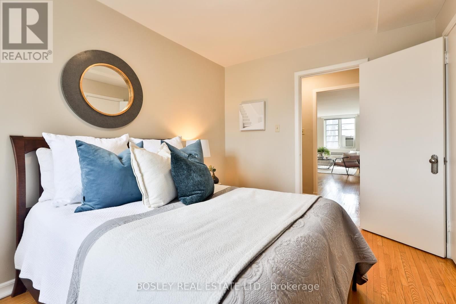 201 - 707 EGLINTON AVENUE WEST Image 29