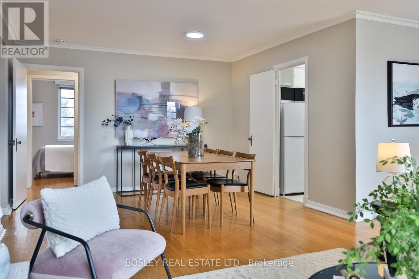 201 - 707 EGLINTON AVENUE WEST Image 4