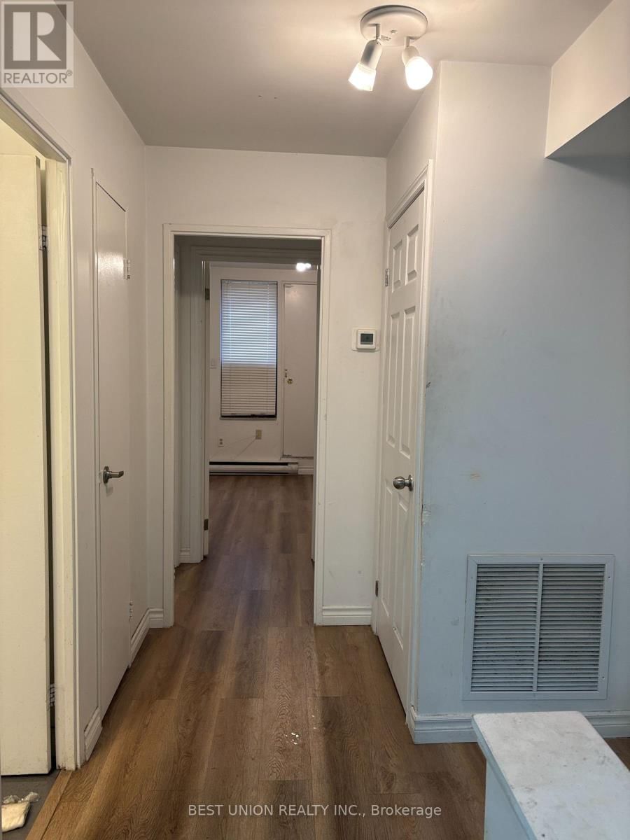 Upper Unit - 422 QUEEN ST W STREET Image 5