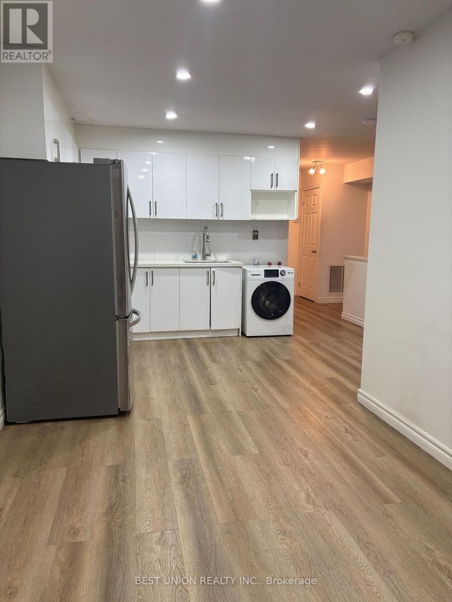 Upper Unit - 422 QUEEN ST W STREET Image 7