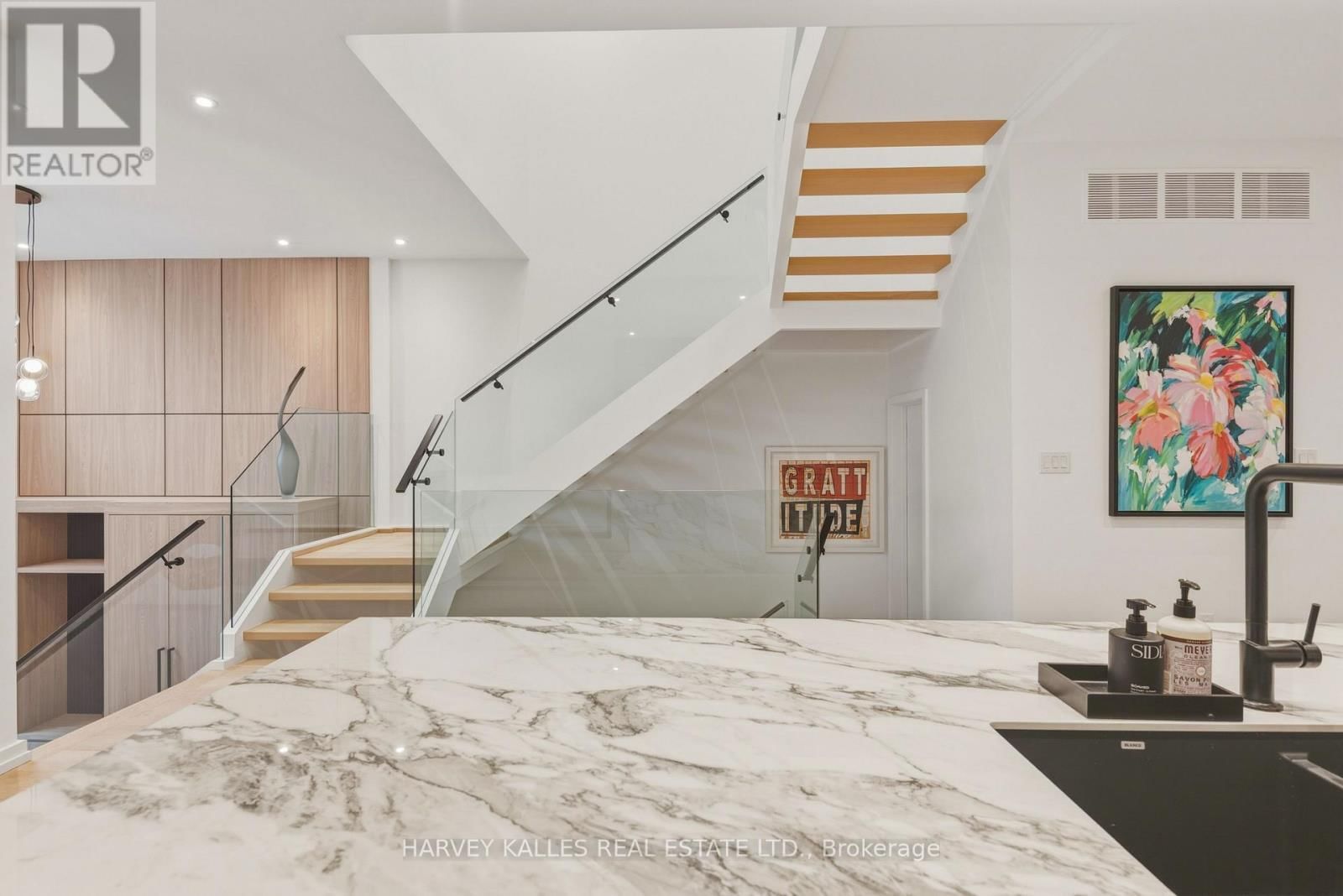 45 GLOUCESTER GROVE Image 16