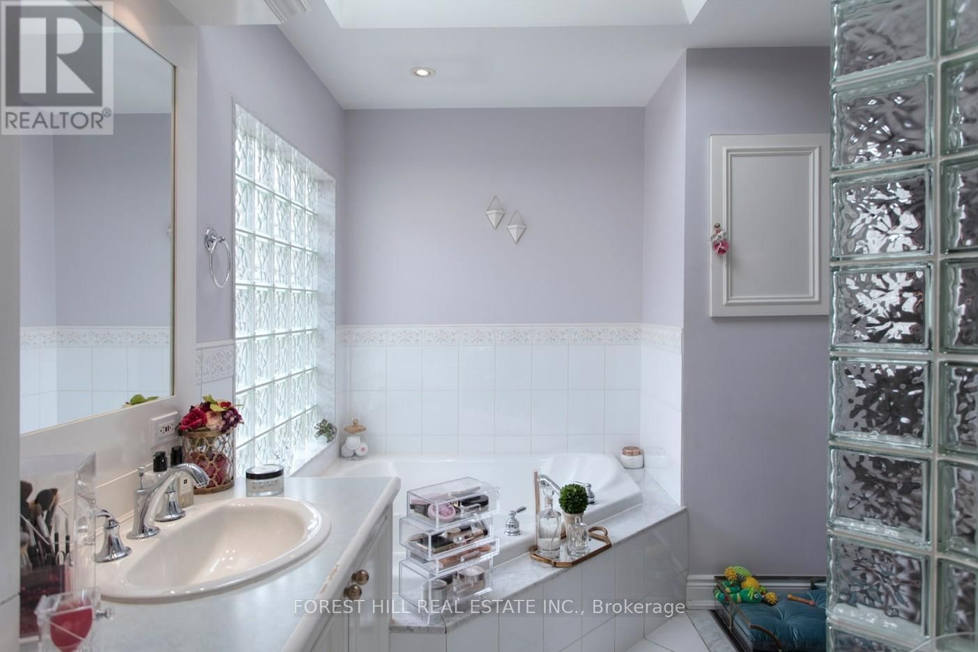 136 HOLLYWOOD AVENUE Image 17