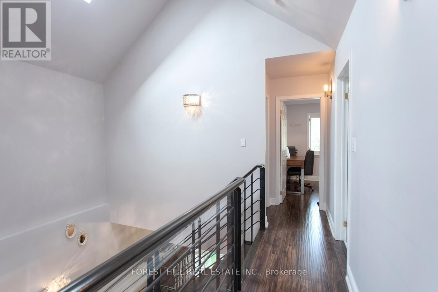 136 HOLLYWOOD AVENUE Image 25