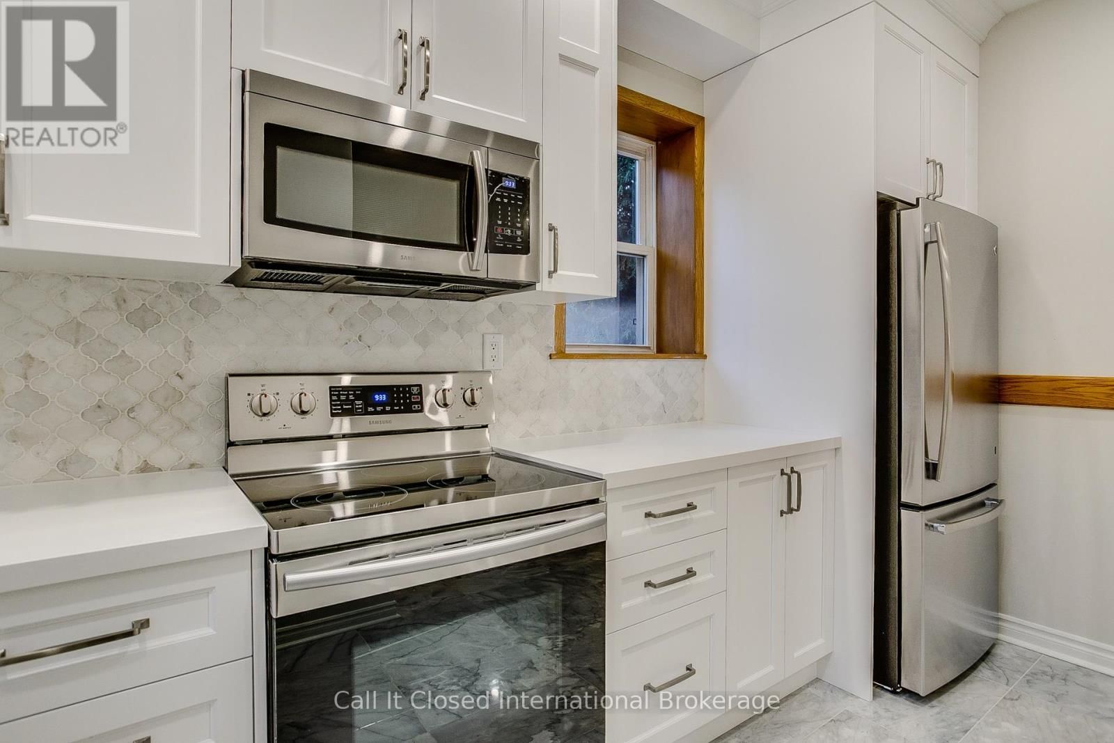 380 SPADINA ROAD Image 17