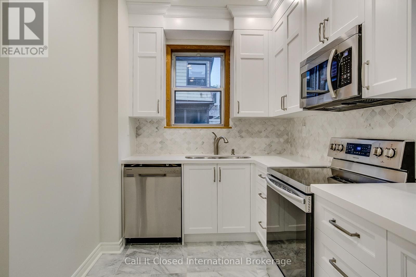 380 SPADINA ROAD Image 19