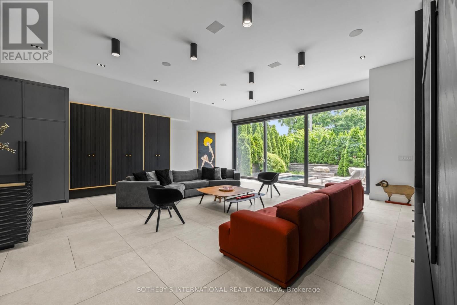 108 STRATFORD CRESCENT Image 11