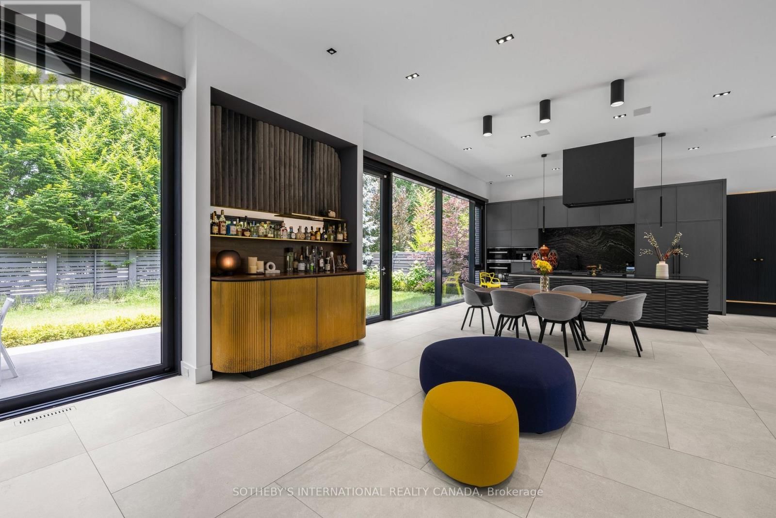 108 STRATFORD CRESCENT Image 13