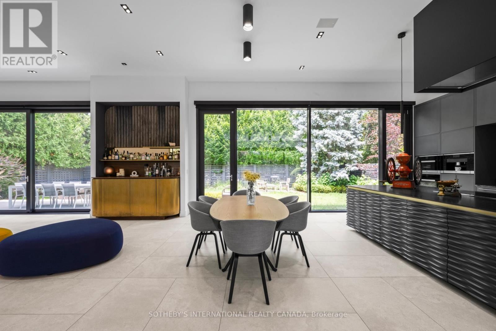 108 STRATFORD CRESCENT Image 14