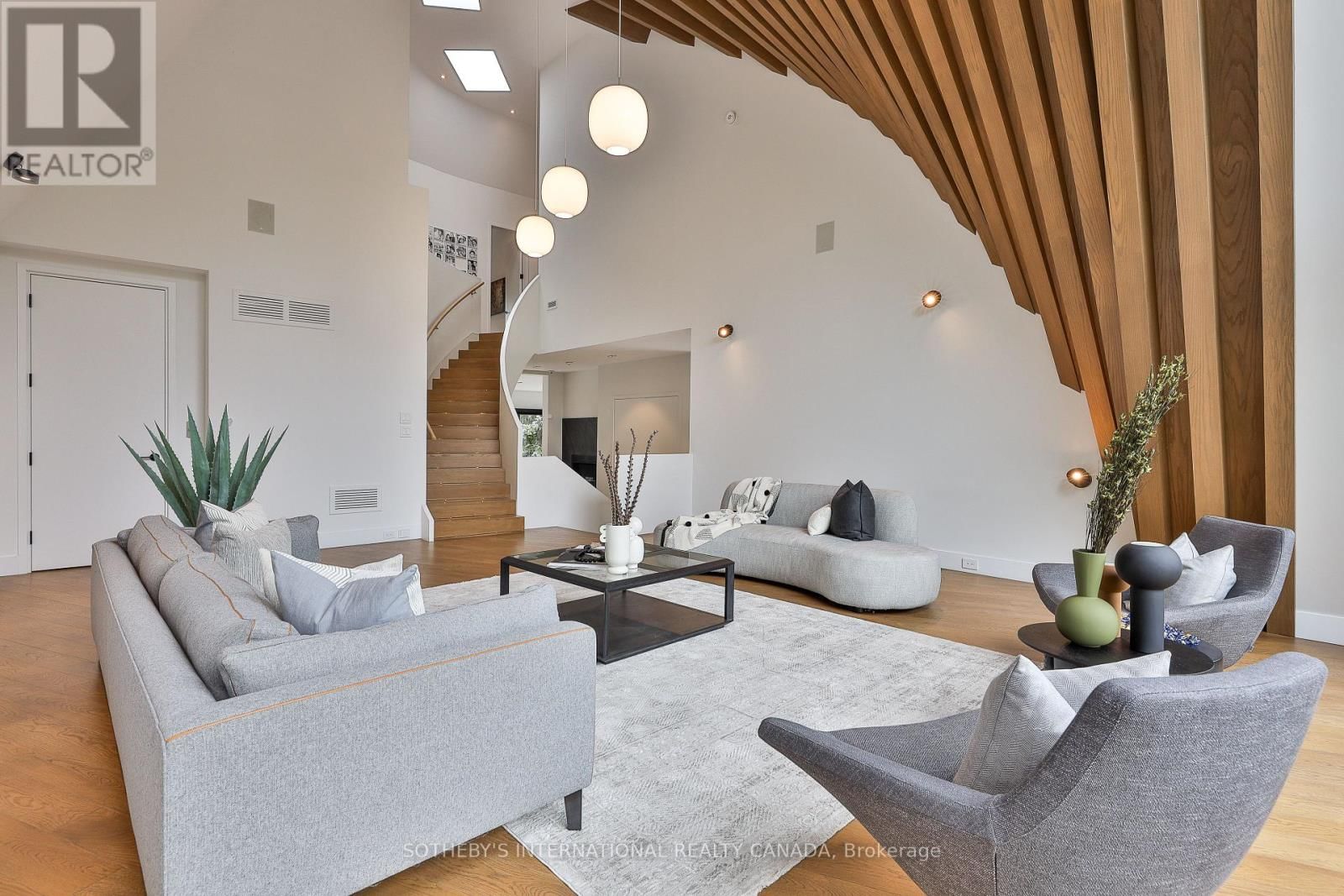 108 STRATFORD CRESCENT Image 27