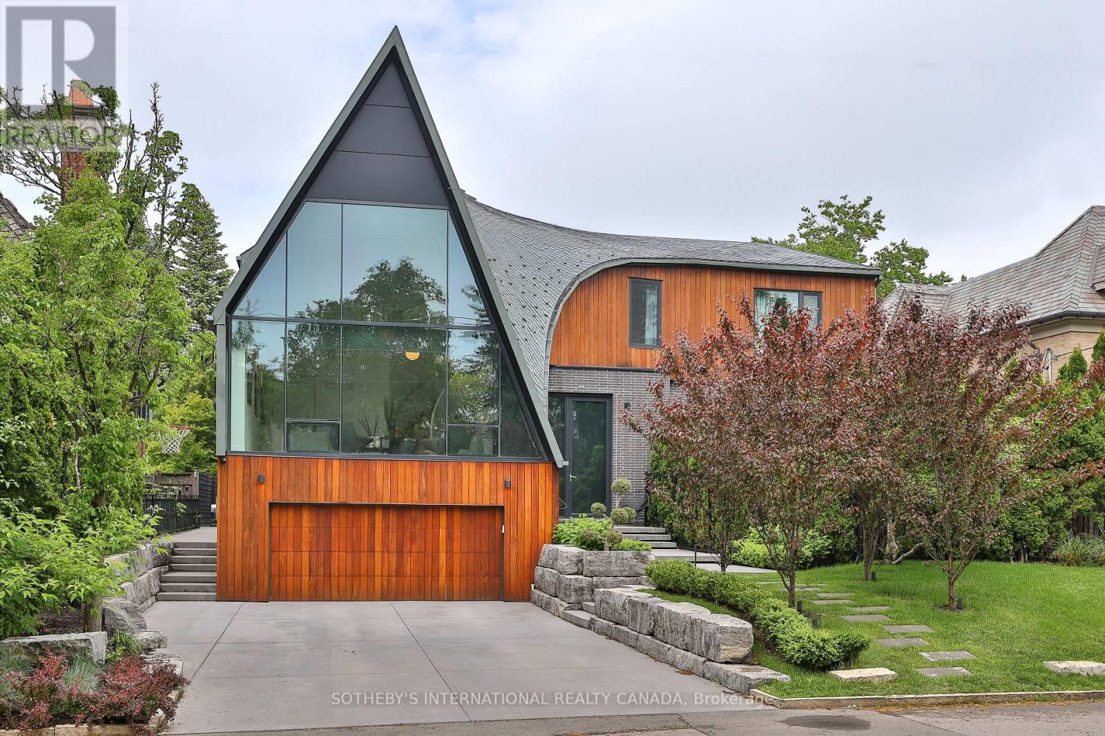 108 STRATFORD CRESCENT Image 3