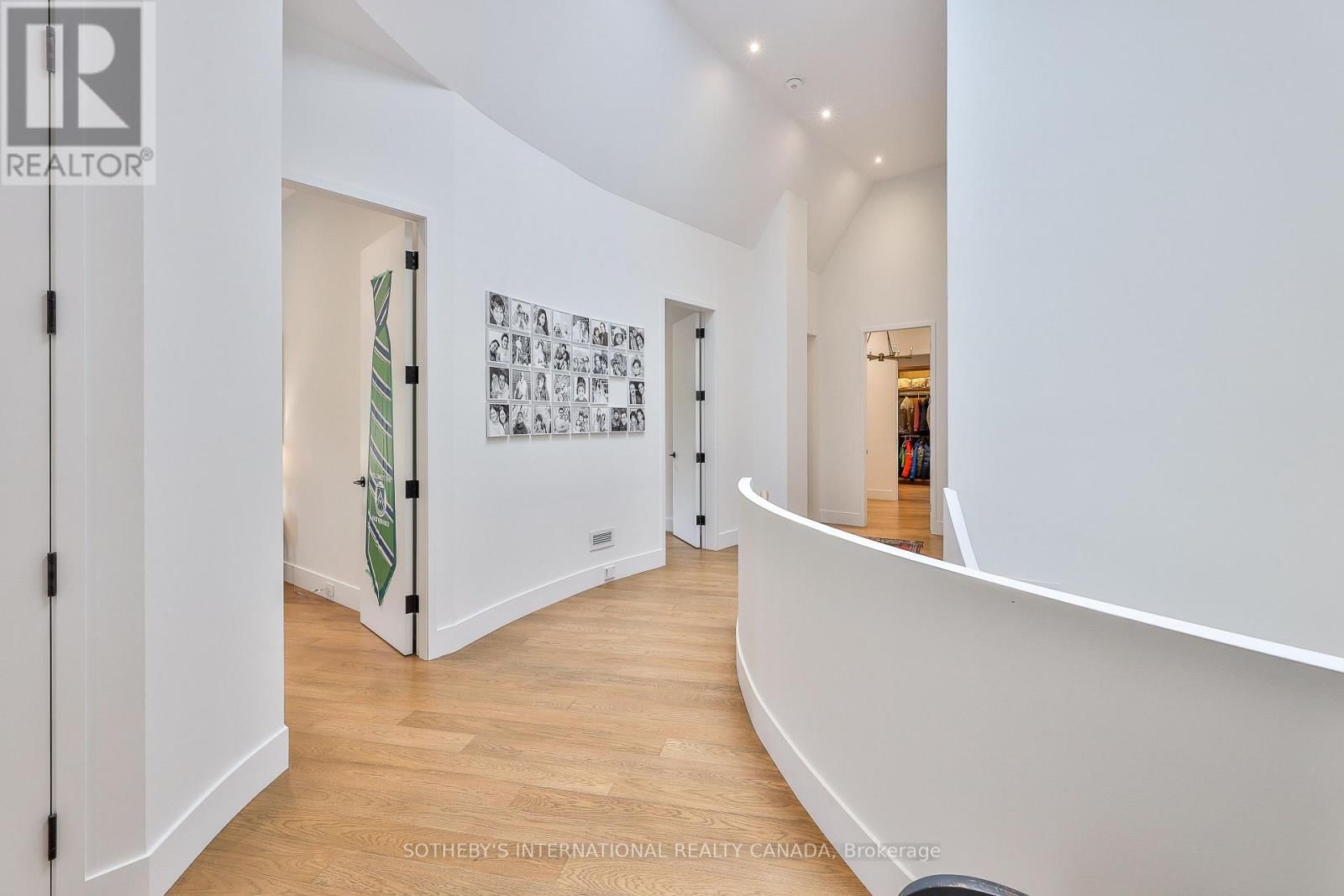 108 STRATFORD CRESCENT Image 32