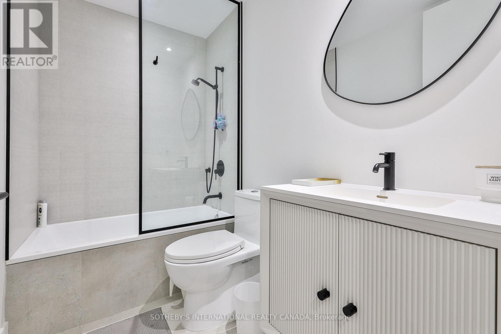 108 STRATFORD CRESCENT Image 34