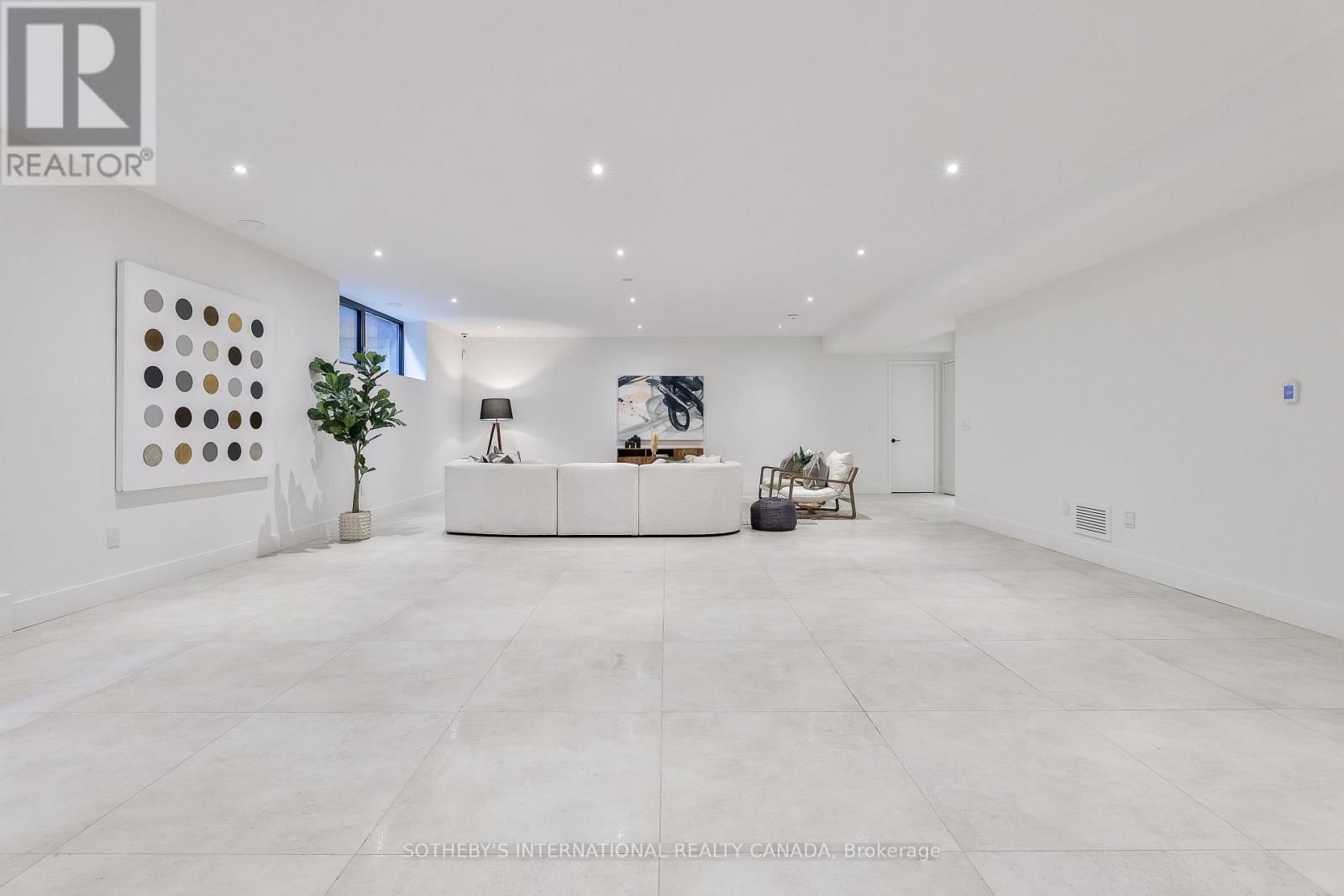 108 STRATFORD CRESCENT Image 35