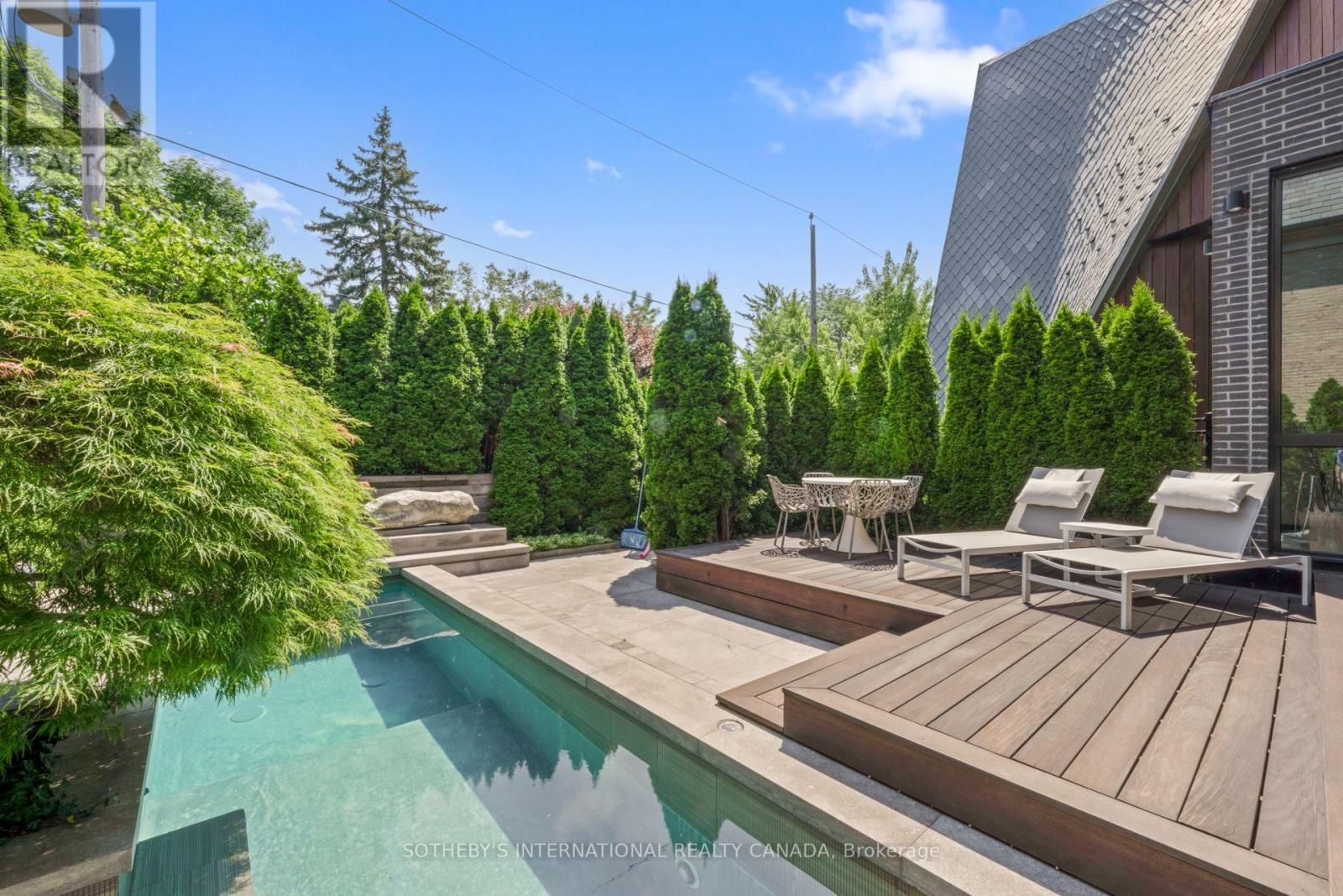 108 STRATFORD CRESCENT Image 38