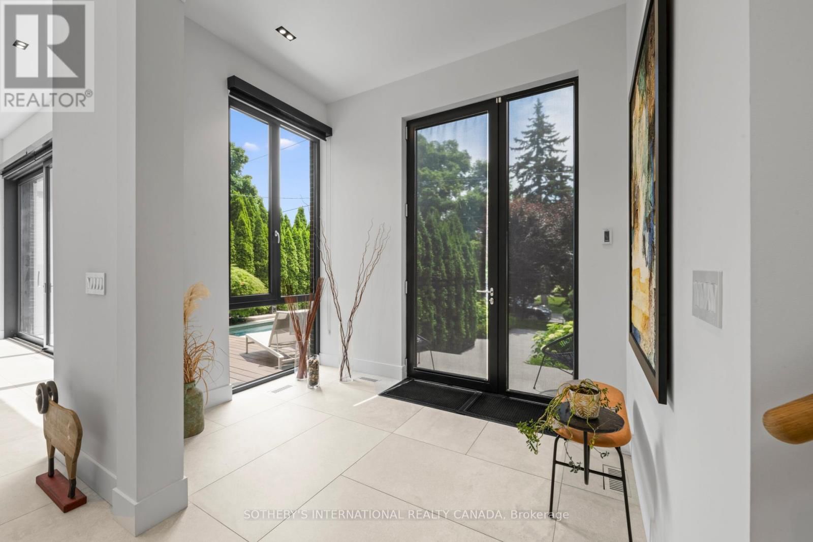 108 STRATFORD CRESCENT Image 6