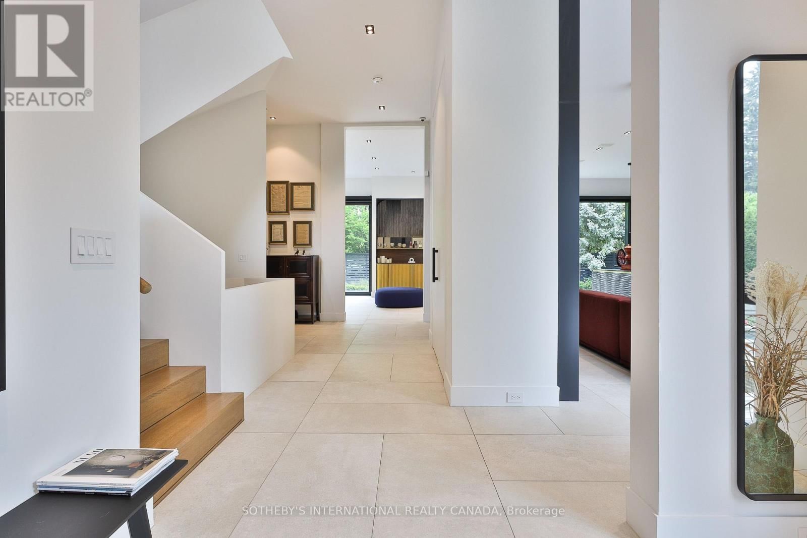 108 STRATFORD CRESCENT Image 7