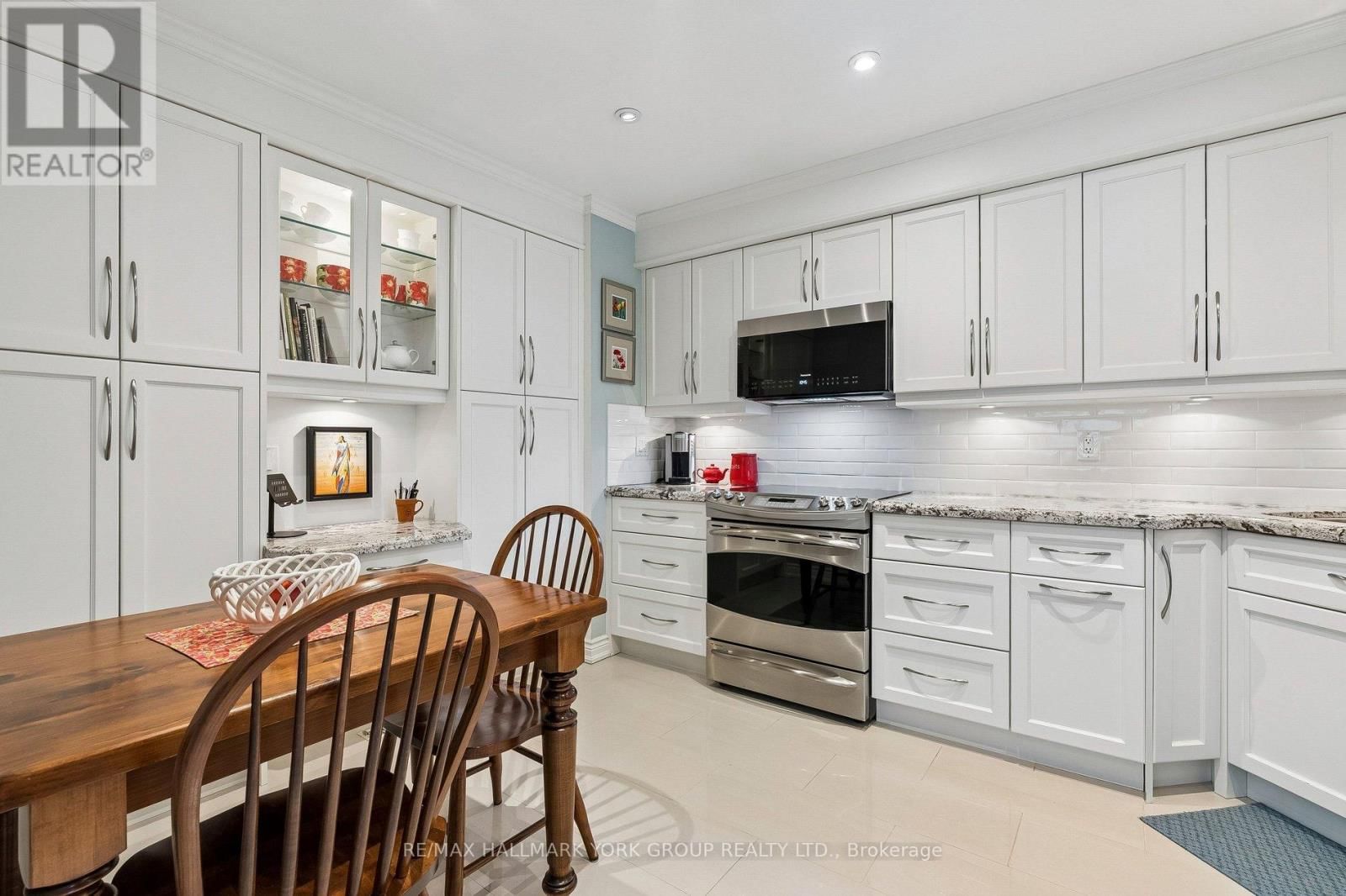 44 ENGLISH IVY WAY Image 12