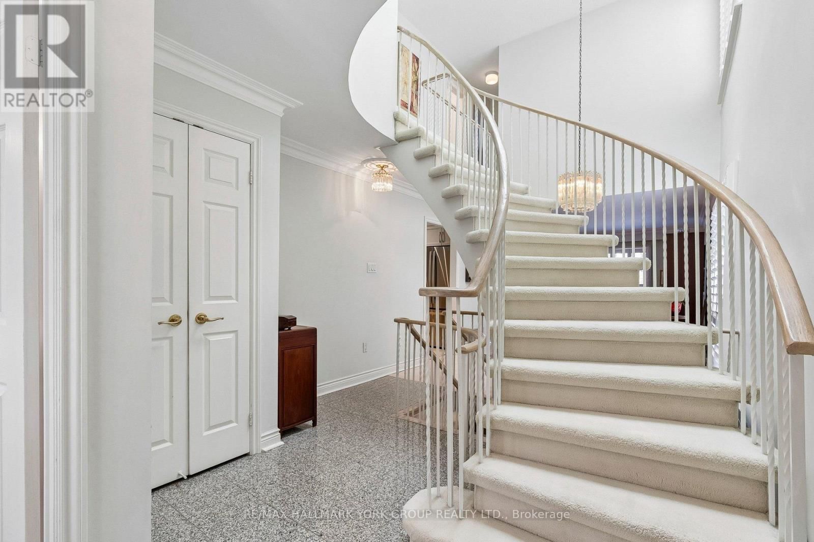 44 ENGLISH IVY WAY Image 4