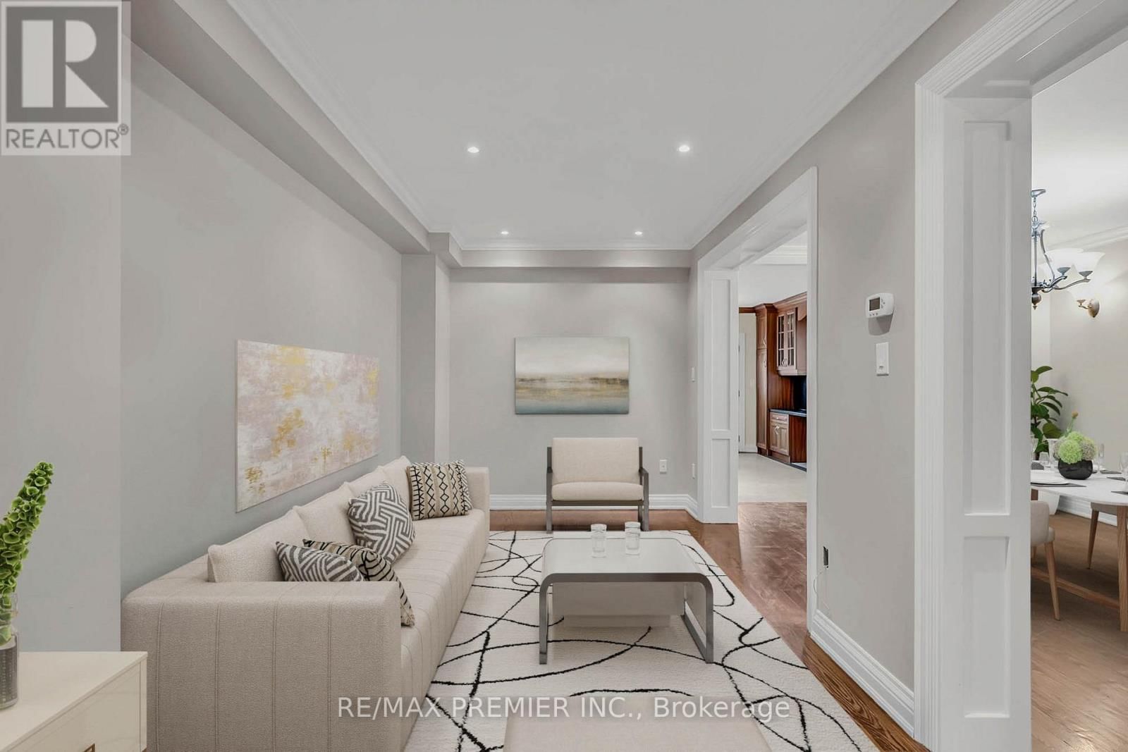 215 GRACE STREET Image 10