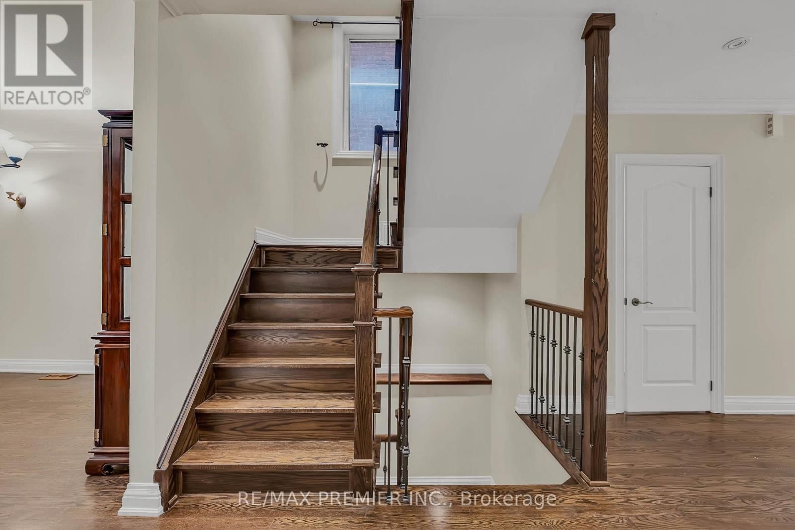 215 GRACE STREET Image 16