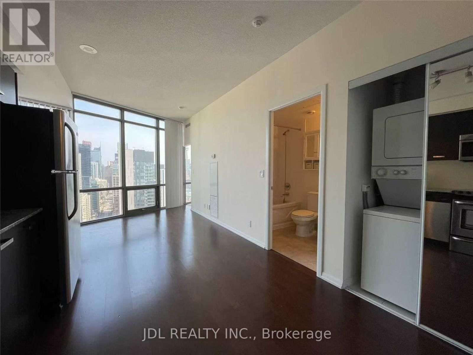 3409 - 832 BAY STREET Image 3