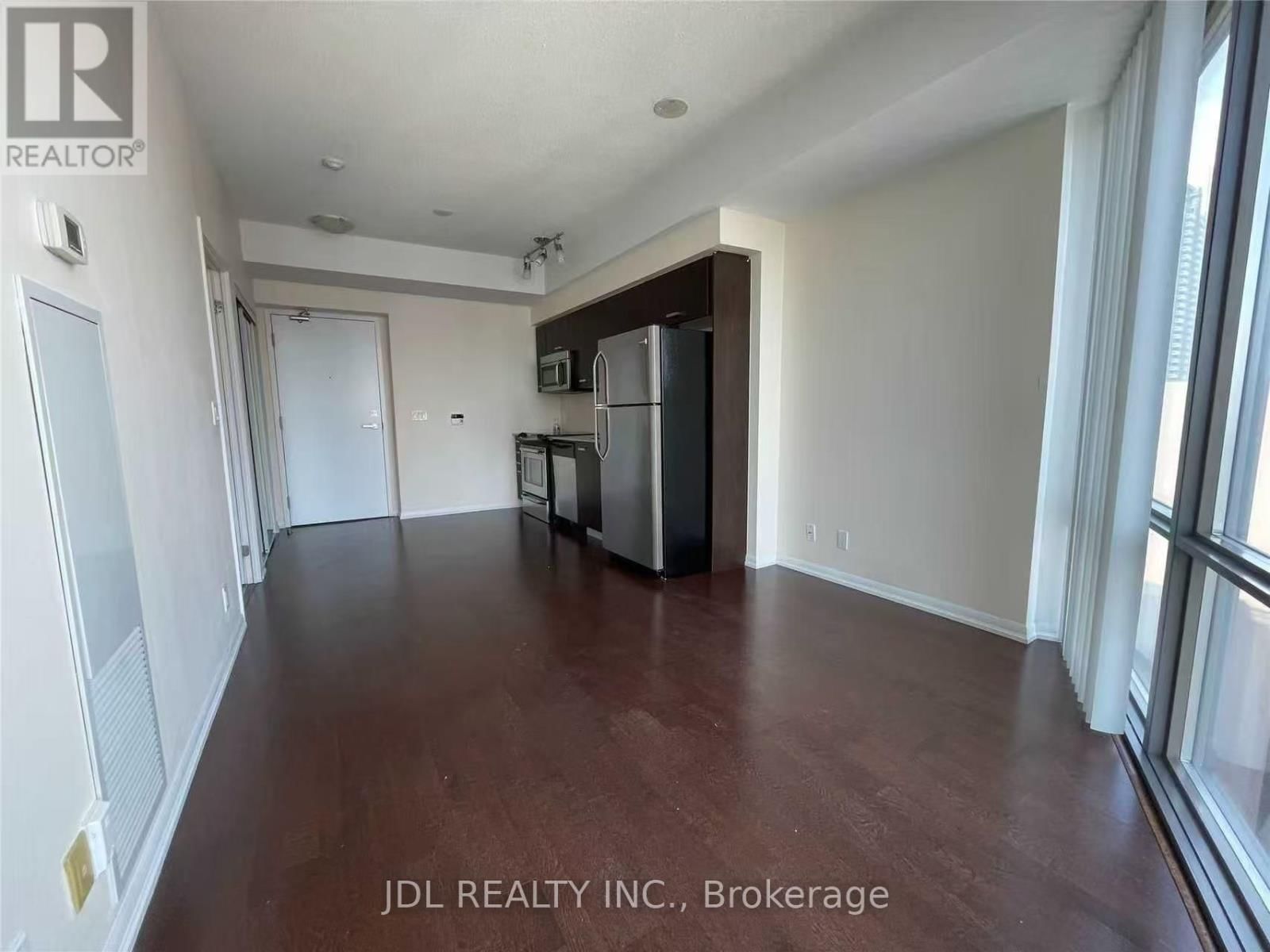 3409 - 832 BAY STREET Image 4