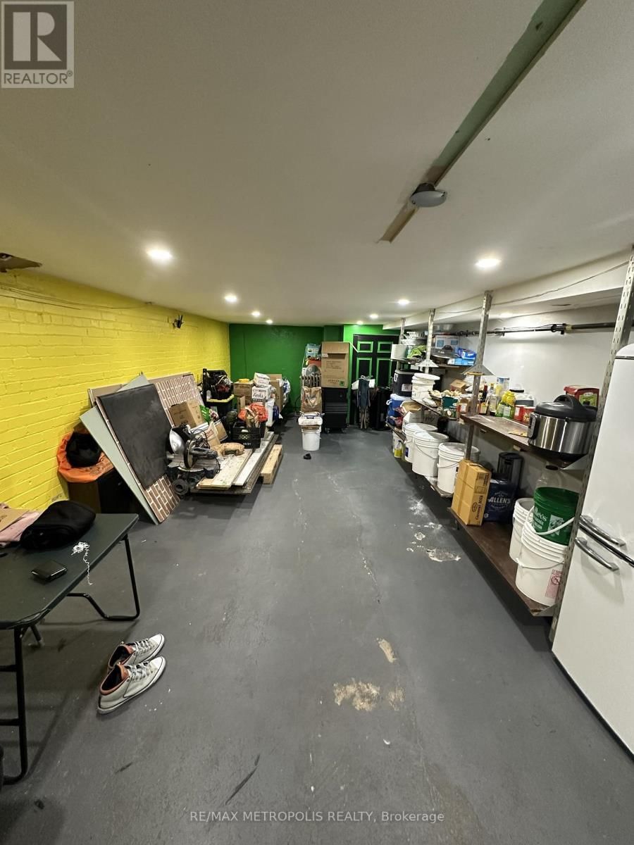 854 BATHURST STREET Image 11