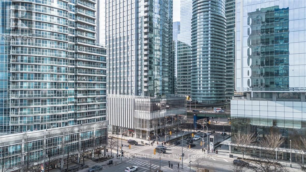 5512 - 10 YORK STREET Image 11