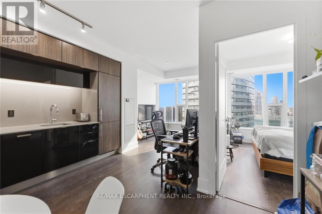 5512 - 10 YORK STREET Image 20