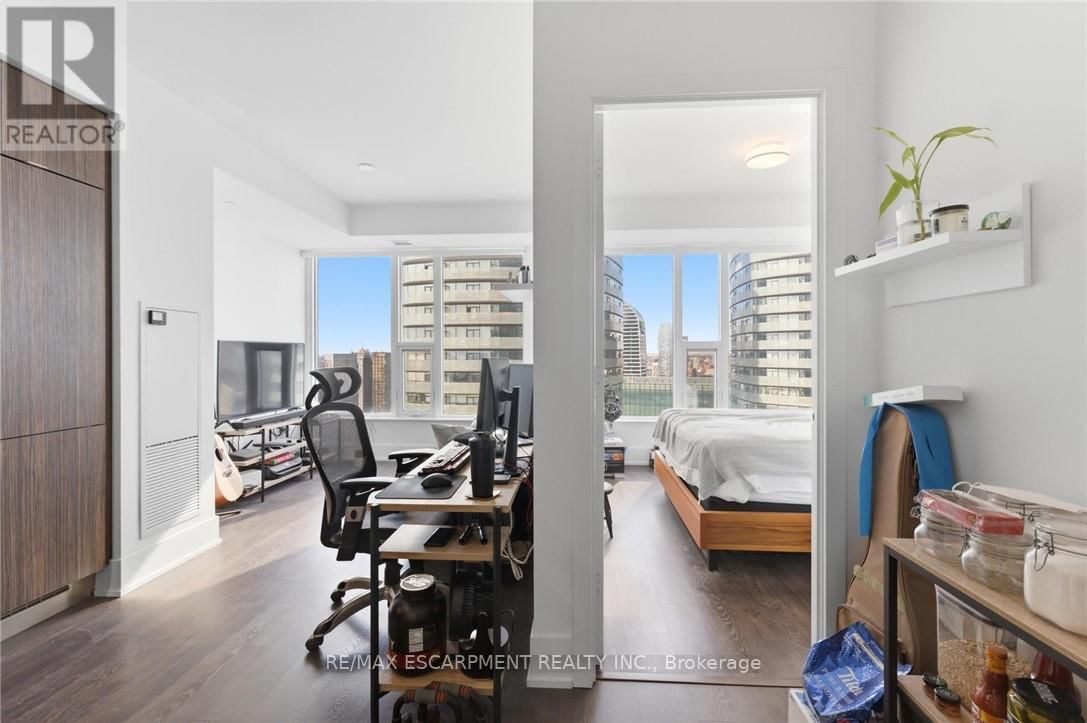 5512 - 10 YORK STREET Image 21