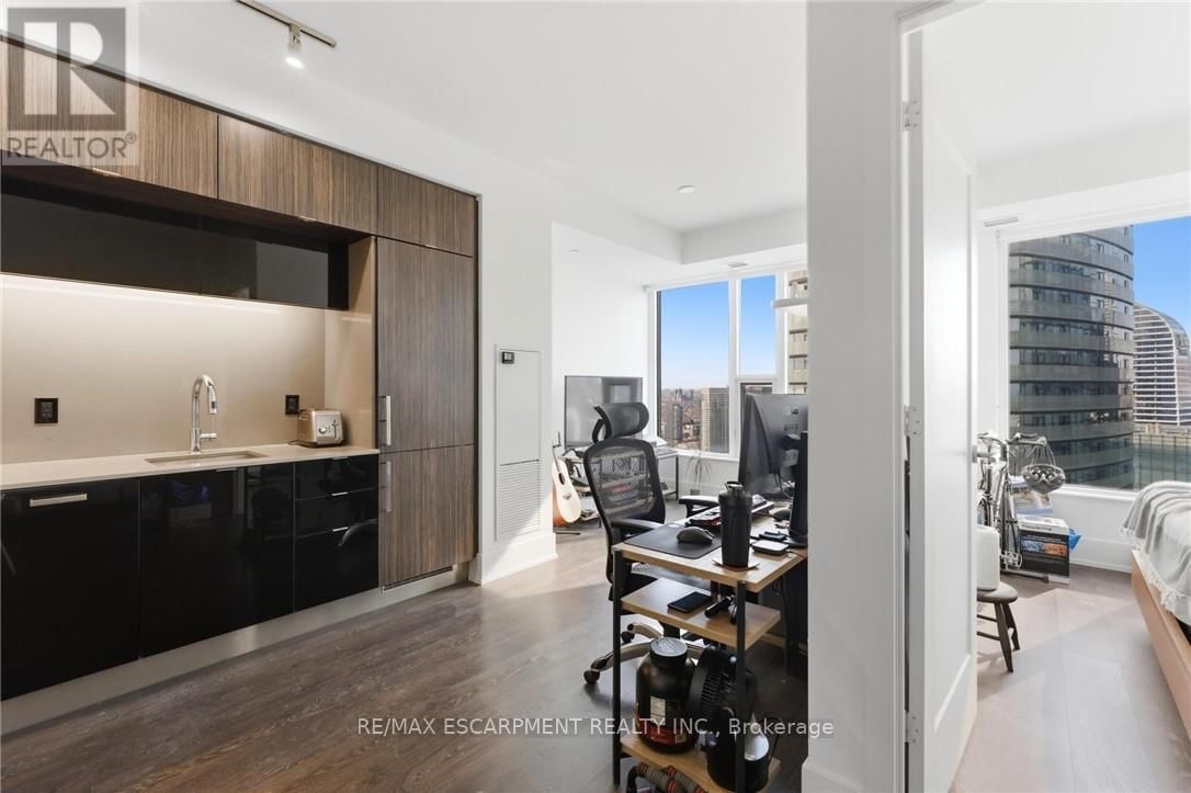 5512 - 10 YORK STREET Image 22