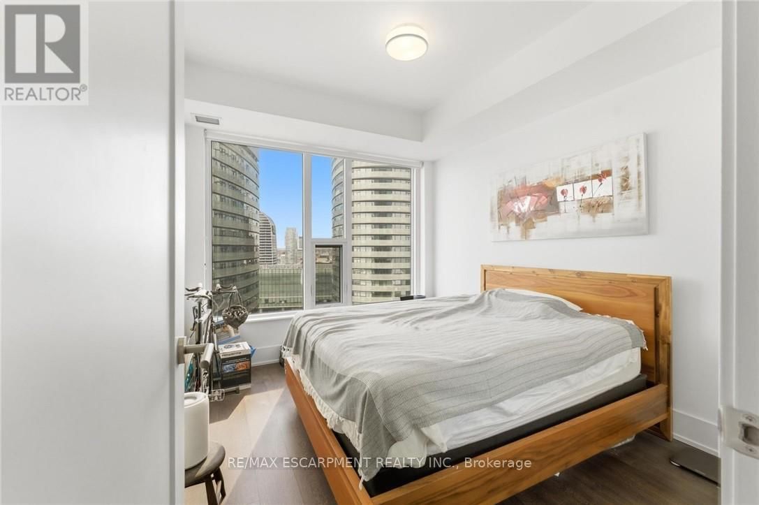 5512 - 10 YORK STREET Image 24