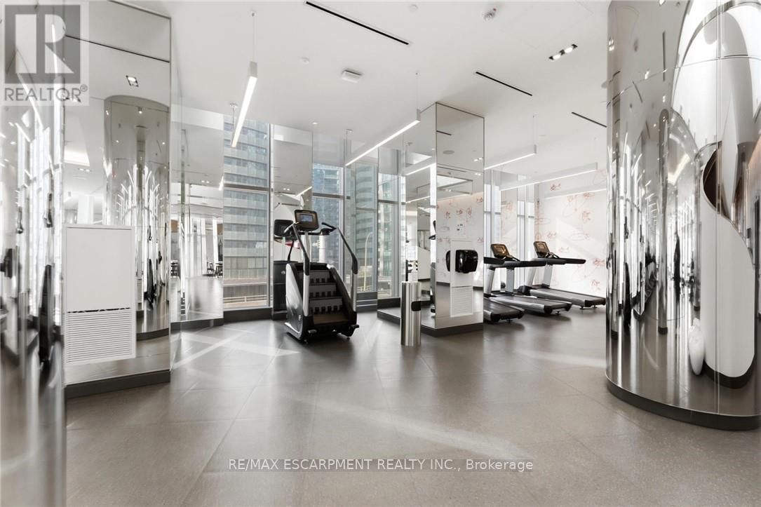 5512 - 10 YORK STREET Image 35