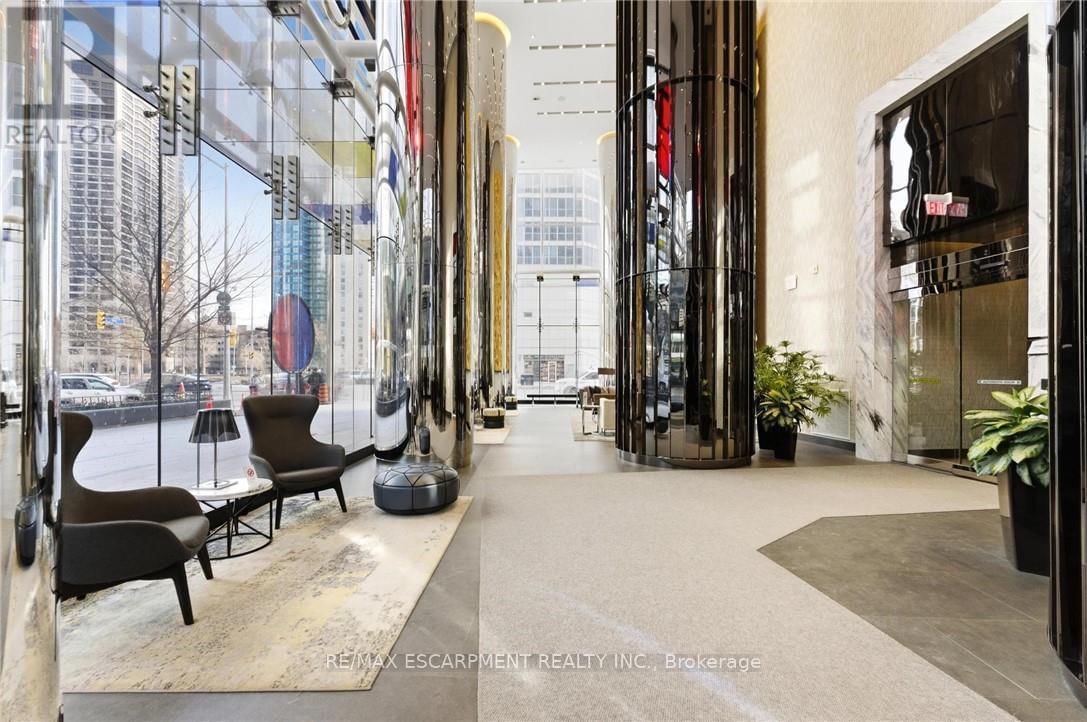 5512 - 10 YORK STREET Image 46