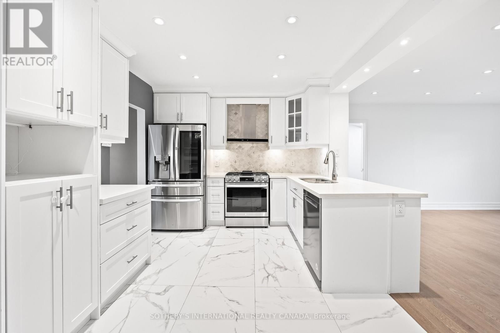 108 LYNEDOCK CRESCENT Image 10