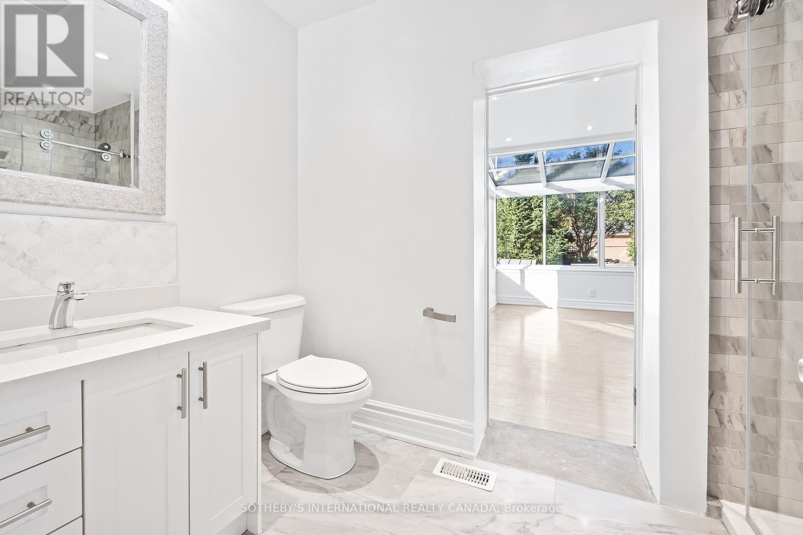 108 LYNEDOCK CRESCENT Image 13