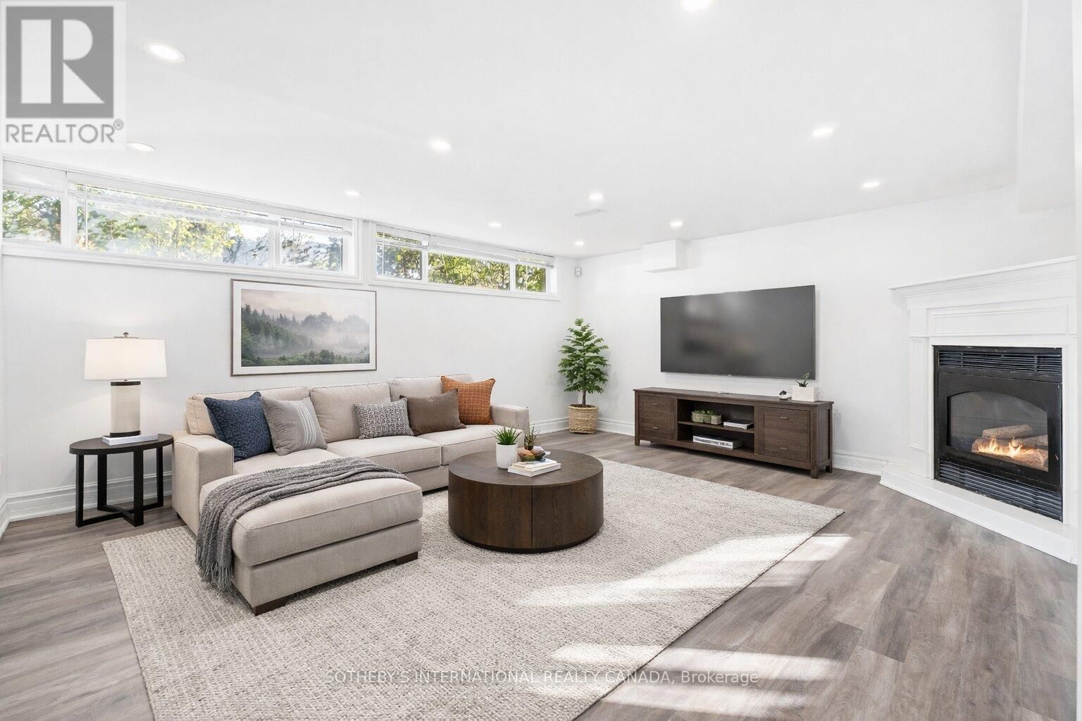 108 LYNEDOCK CRESCENT Image 23