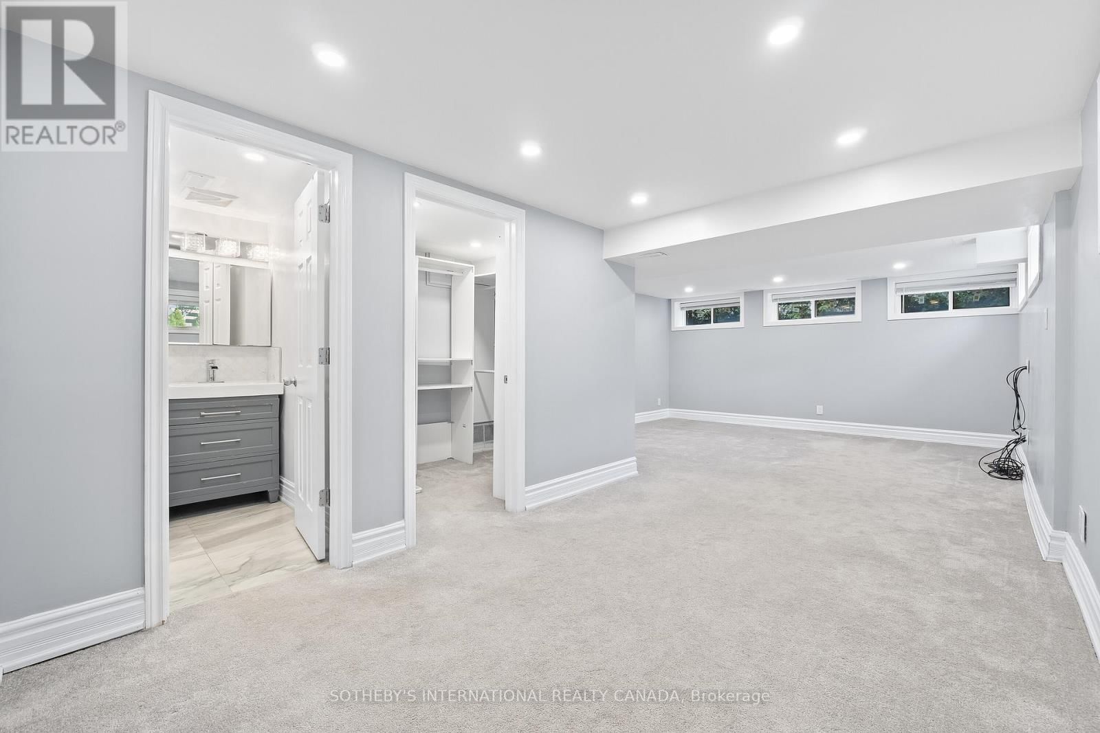 108 LYNEDOCK CRESCENT Image 25