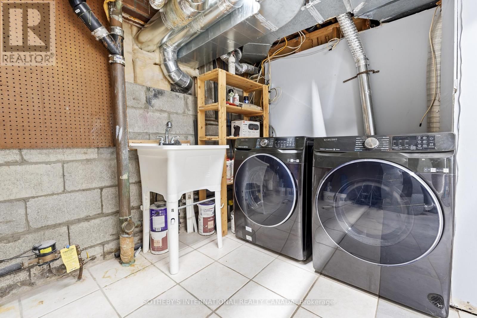 108 LYNEDOCK CRESCENT Image 28