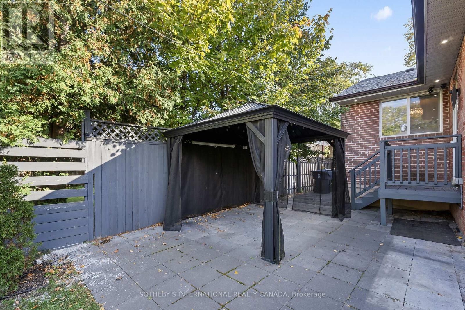 108 LYNEDOCK CRESCENT Image 32