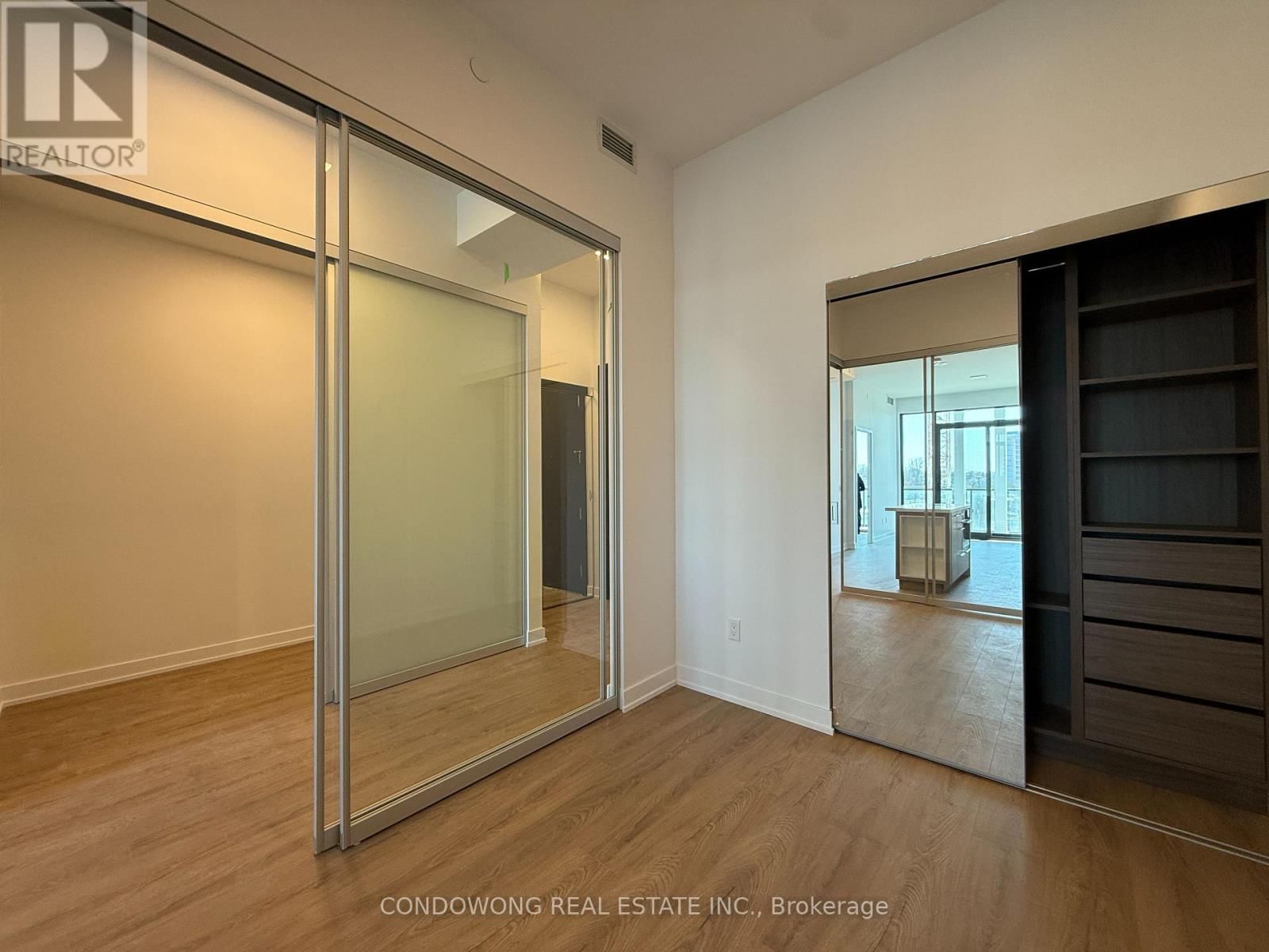 212 - 29 GREEN TRAIL COURT Image 6