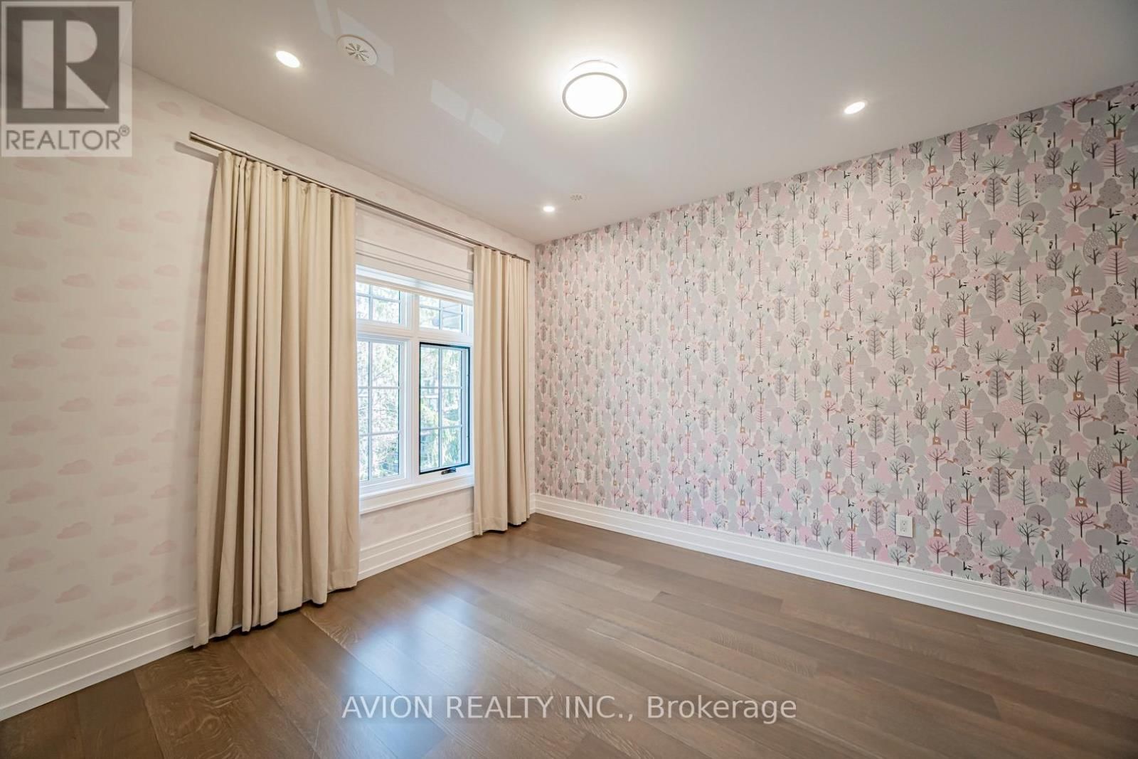 29 EVERGREEN GARDENS Image 30