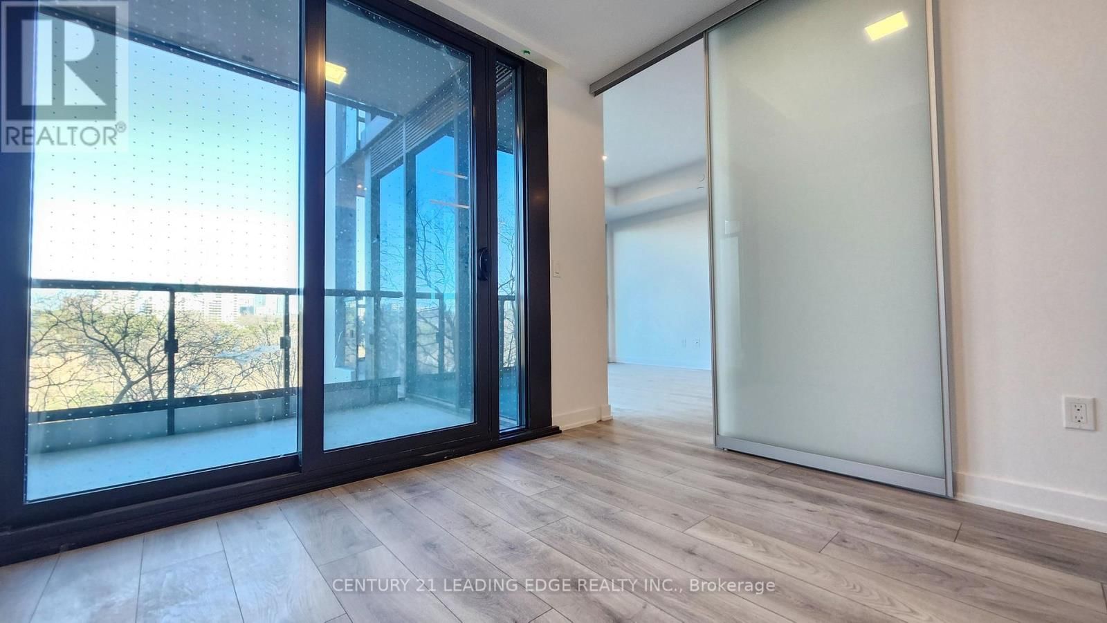 302 - 29 GREEN TRAIL COURT Image 10