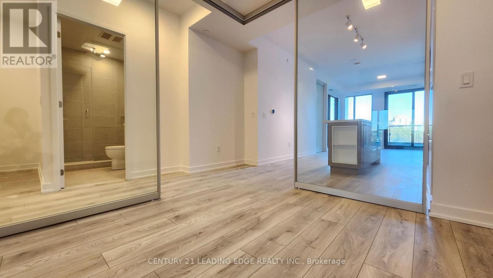 302 - 29 GREEN TRAIL COURT Image 15