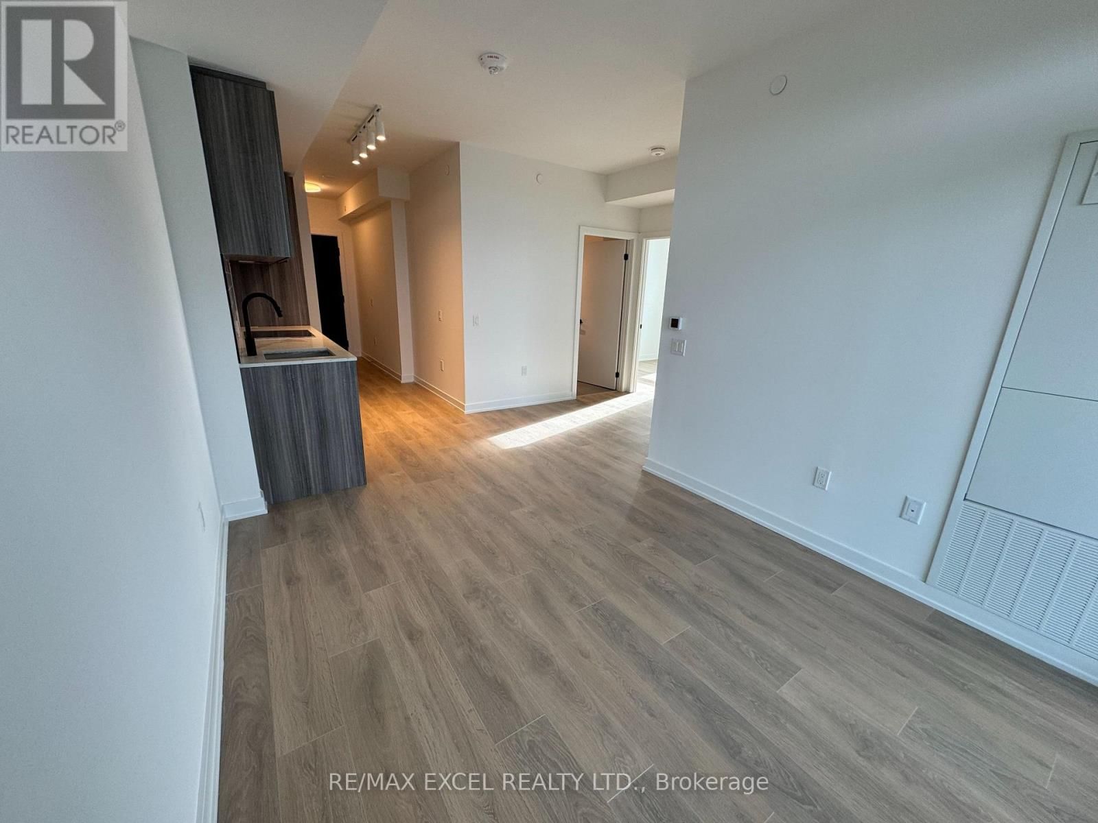 3804 - 117 BROADWAY AVENUE Image 5